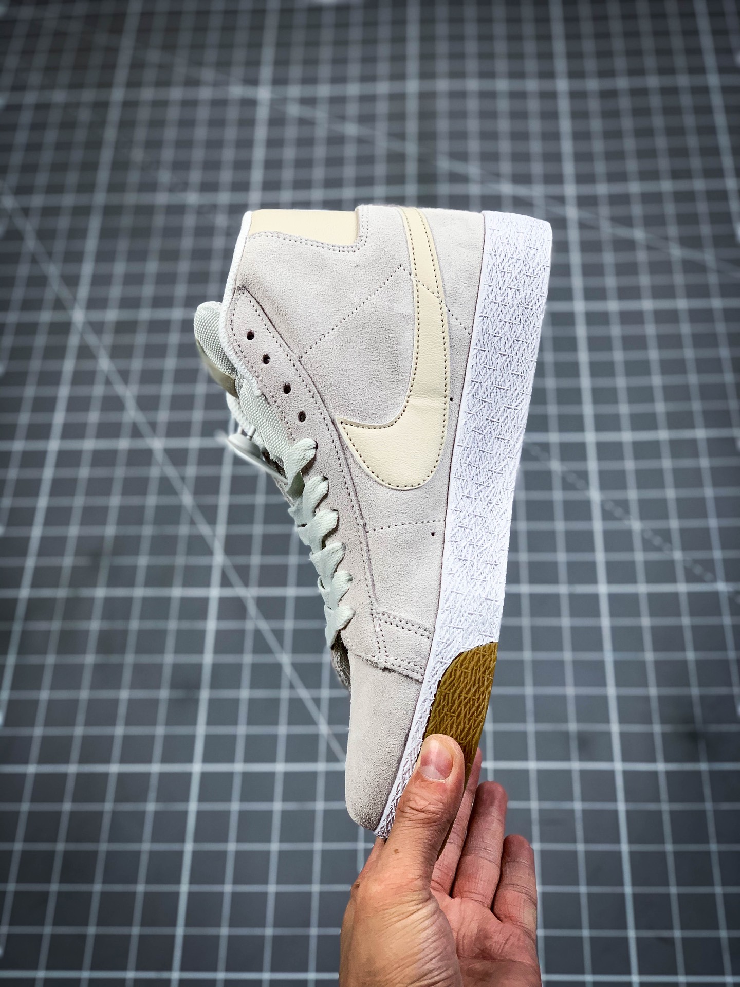180 公司级#耐克Nike Blazer Mid 灰白/红白 开拓者系列 864349-005