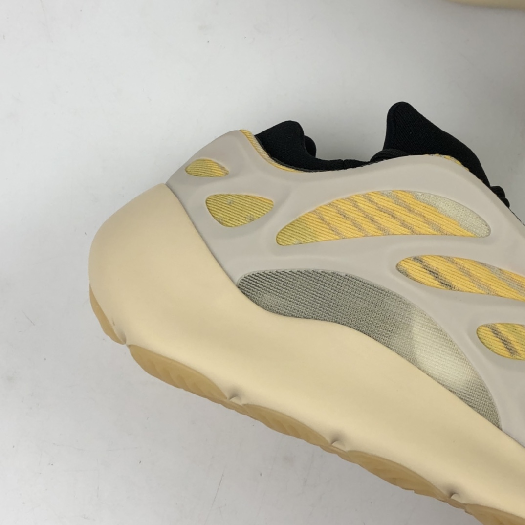 200 Kanye West x Adidas Yeezy Boost Foam Runner 700 V3 低帮复古休闲运动穿搭慢跑鞋 G54866