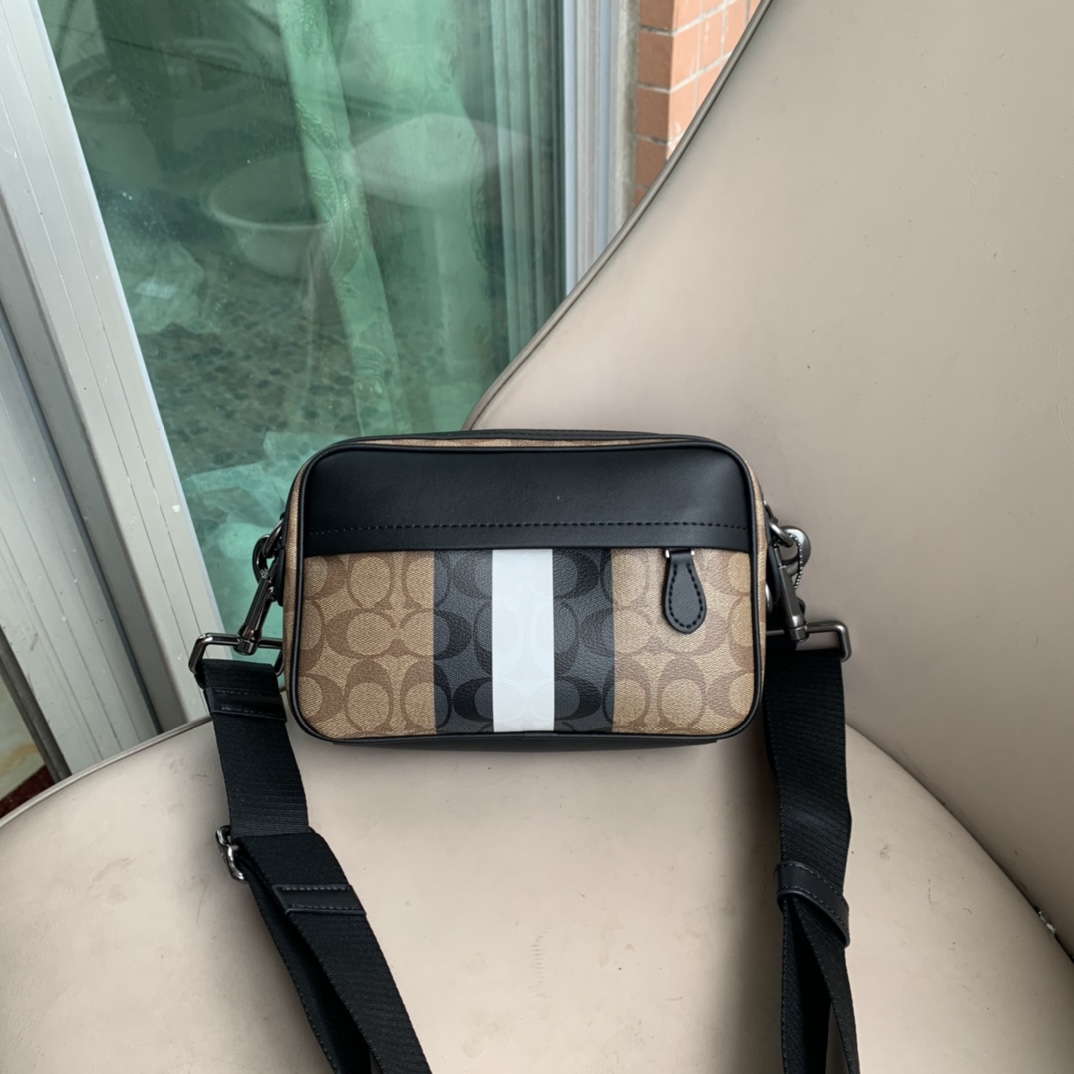 Coach C家 新款条纹 男士相机包小方包 老花 Graham Crossbody 通勤单肩斜挎包 胸包、还可以当手包使用～ 潮男 百搭