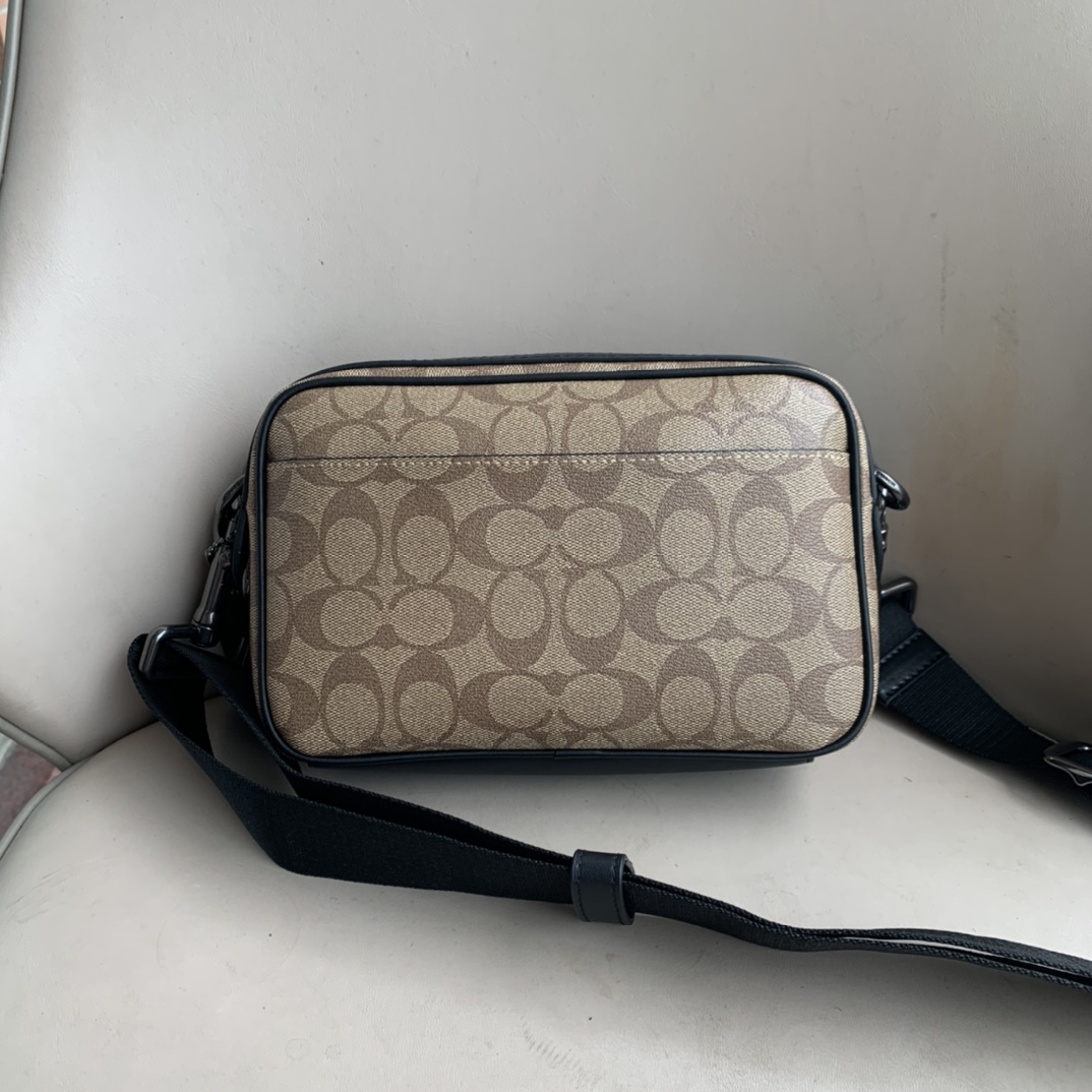 Coach C家 新款条纹 男士相机包小方包 老花 Graham Crossbody 通勤单肩斜挎包 胸包、还可以当手包使用～ 潮男 百搭