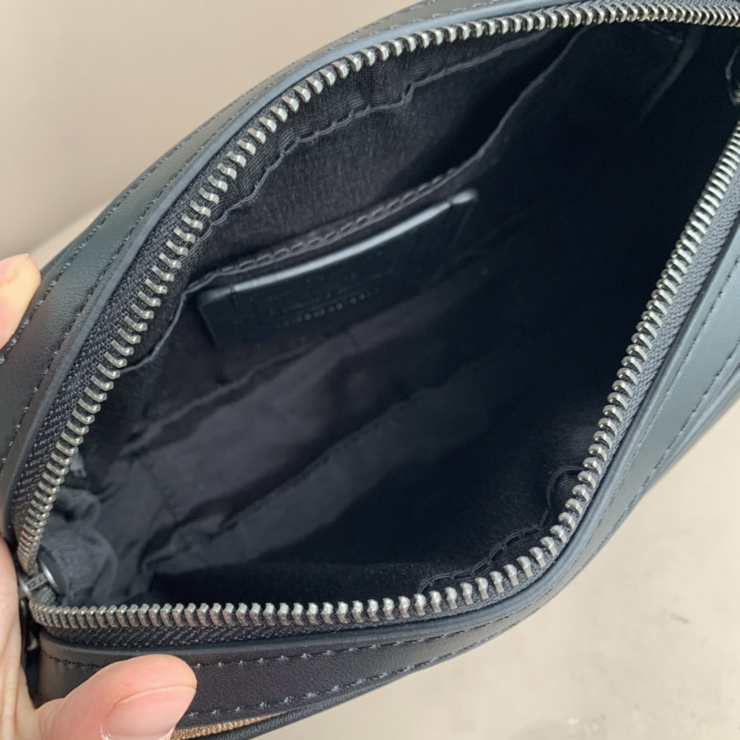 Coach C家 新款条纹 男士相机包小方包 老花 Graham Crossbody 通勤单肩斜挎包 胸包、还可以当手包使用～ 潮男 百搭