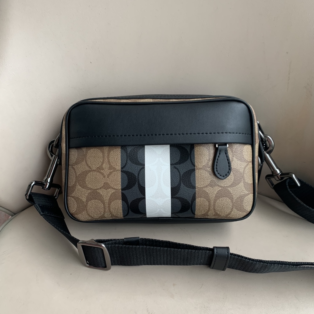 Coach C家 新款条纹 男士相机包小方包 老花 Graham Crossbody 通勤单肩斜挎包 胸包、还可以当手包使用～ 潮男 百搭