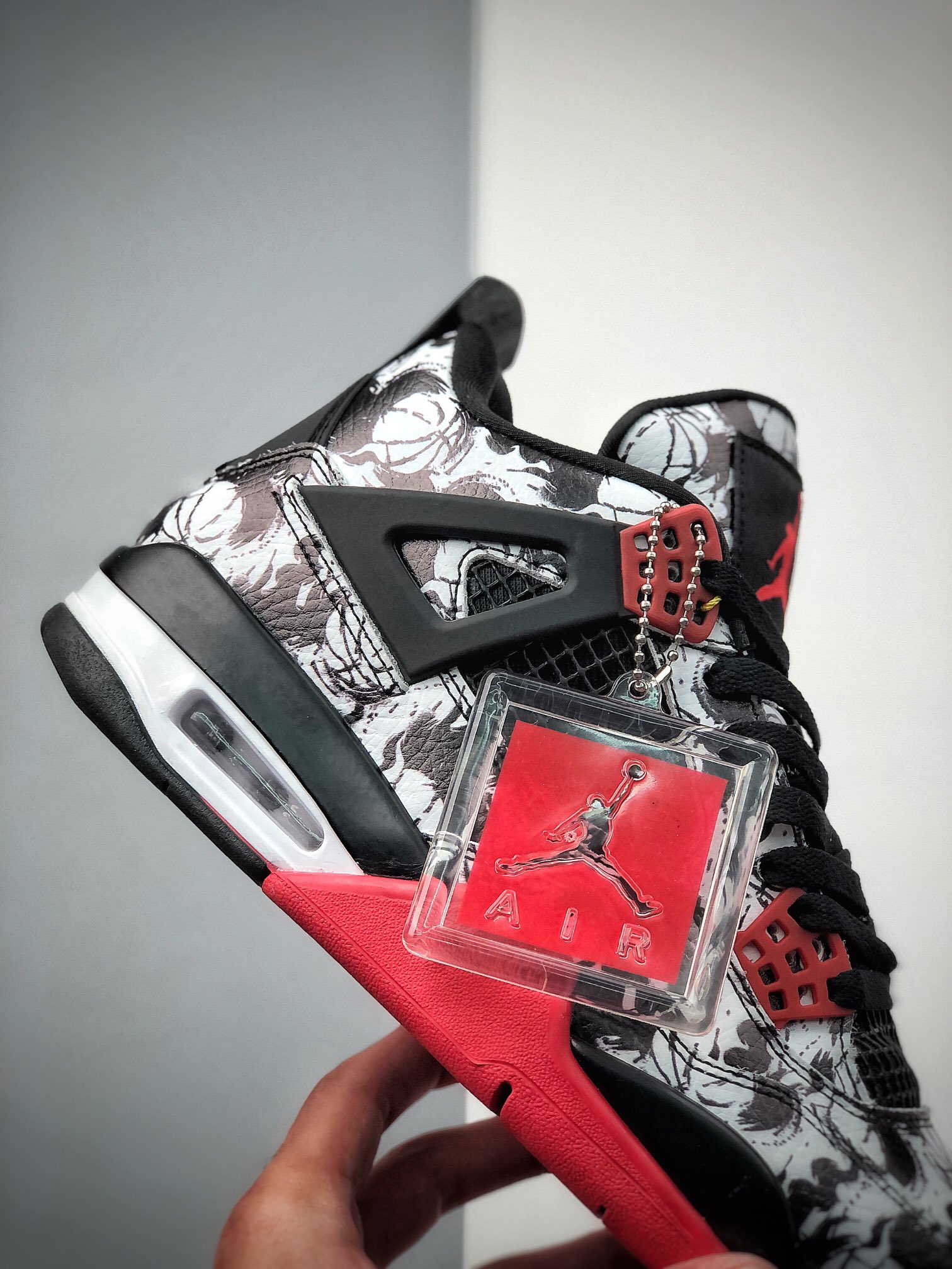 200  Air Jordan 4 Retro SBGLOY Tattoo 黑白涂鸦 AJ4 乔丹4代 aj4 乔4 BQ0897-006