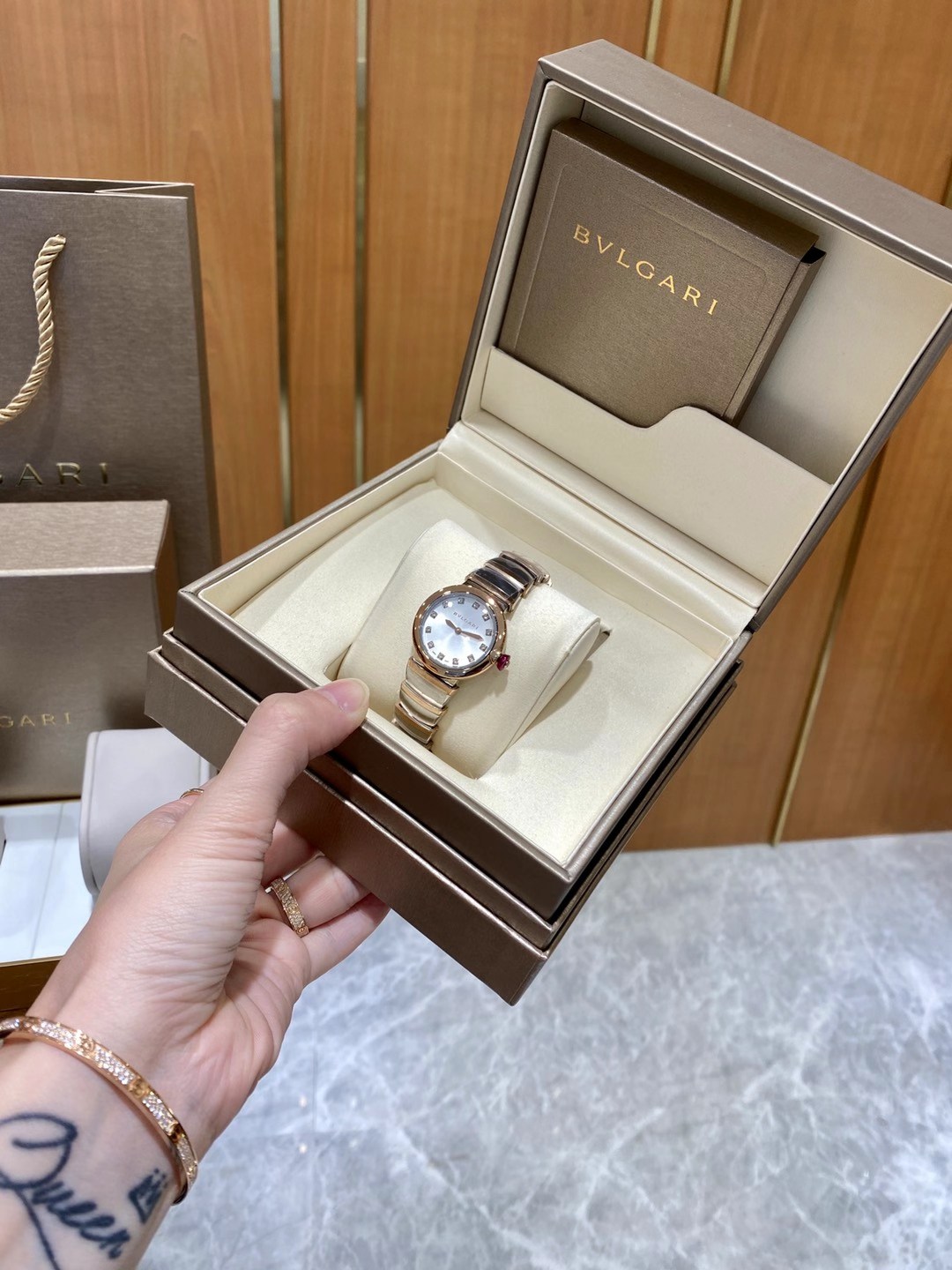 Bvlgari 宝格丽LVCEA 系列腕表 被赋予“光的化身” 腕表 细节方面