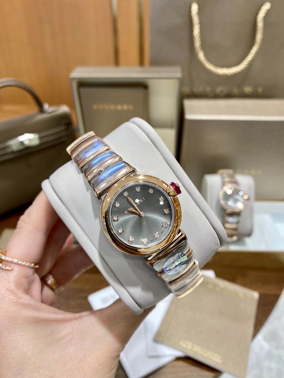 Bvlgari 宝格丽LVCEA 系列腕表 被赋予“光的化身” 腕表 细节方面