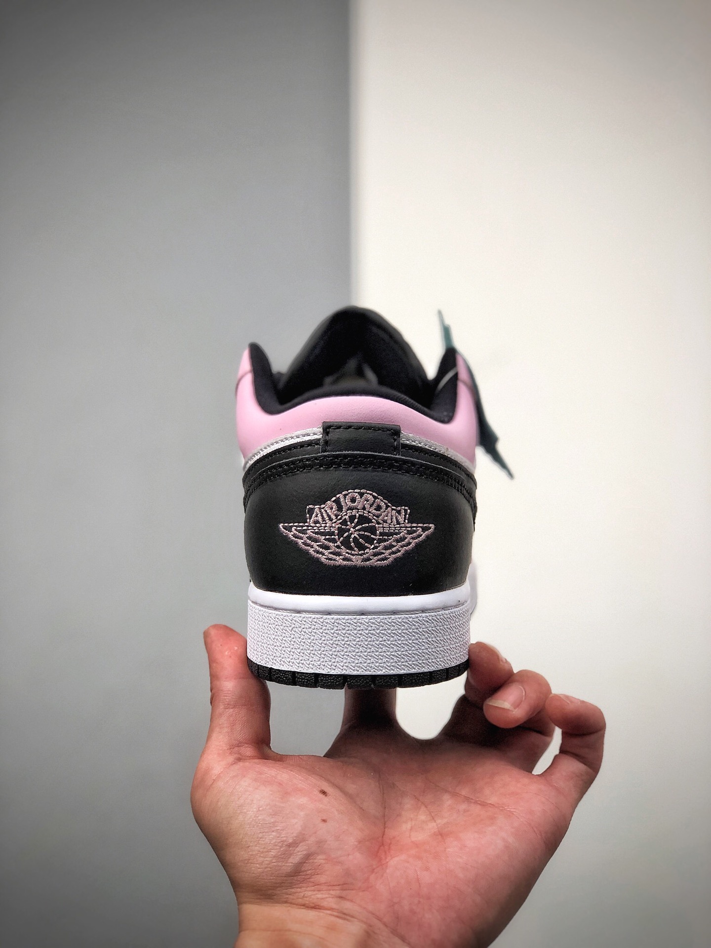 200   Air Jordan 1 Low GS “Light Arctic Pink”粉白熊猫鞋554723-601