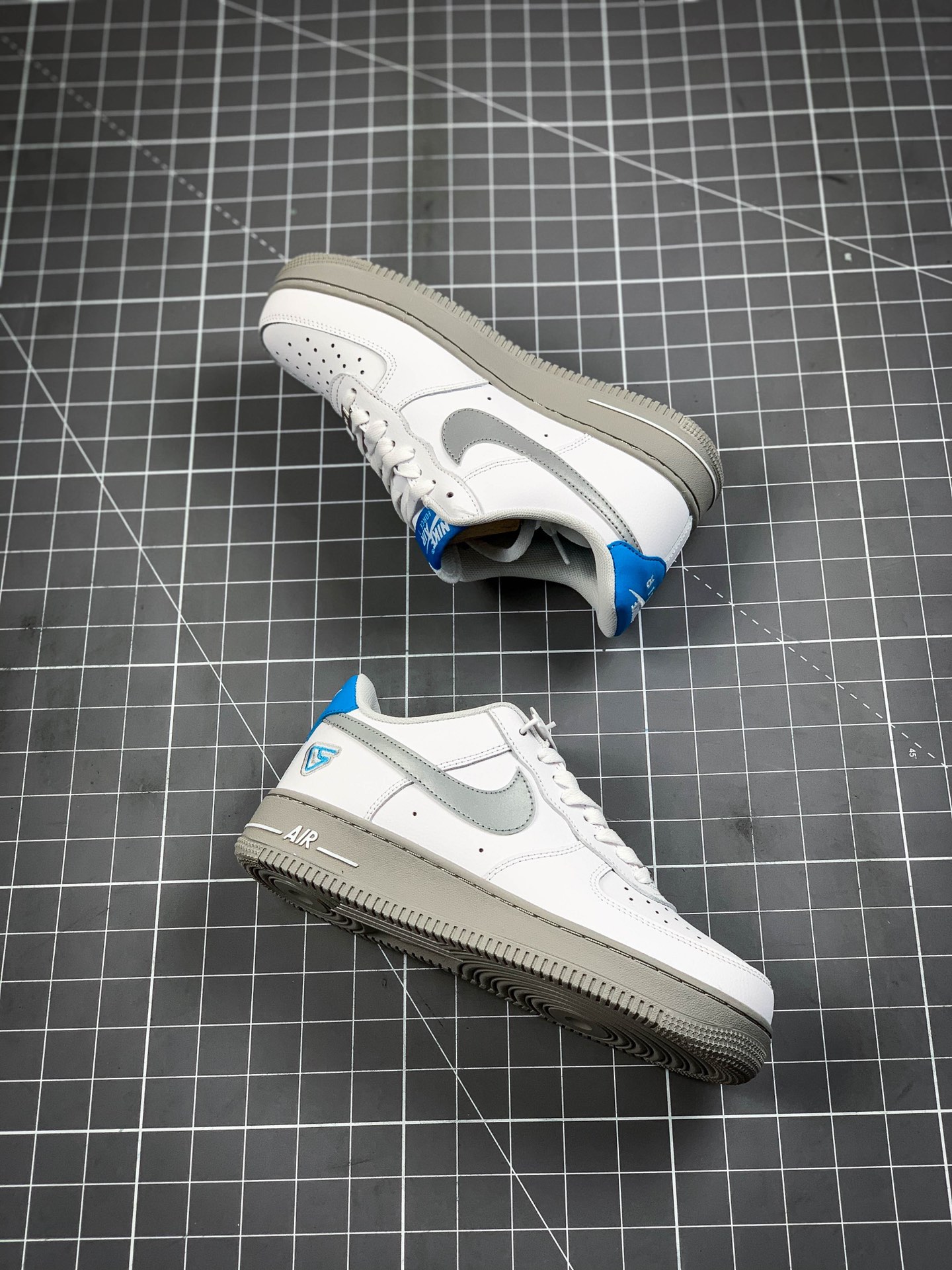 200 NBA名宿飞人卡特个人PE 公司级 Nike Air Force 1 Low 白湖蓝 配色 空军一号CK5433-200