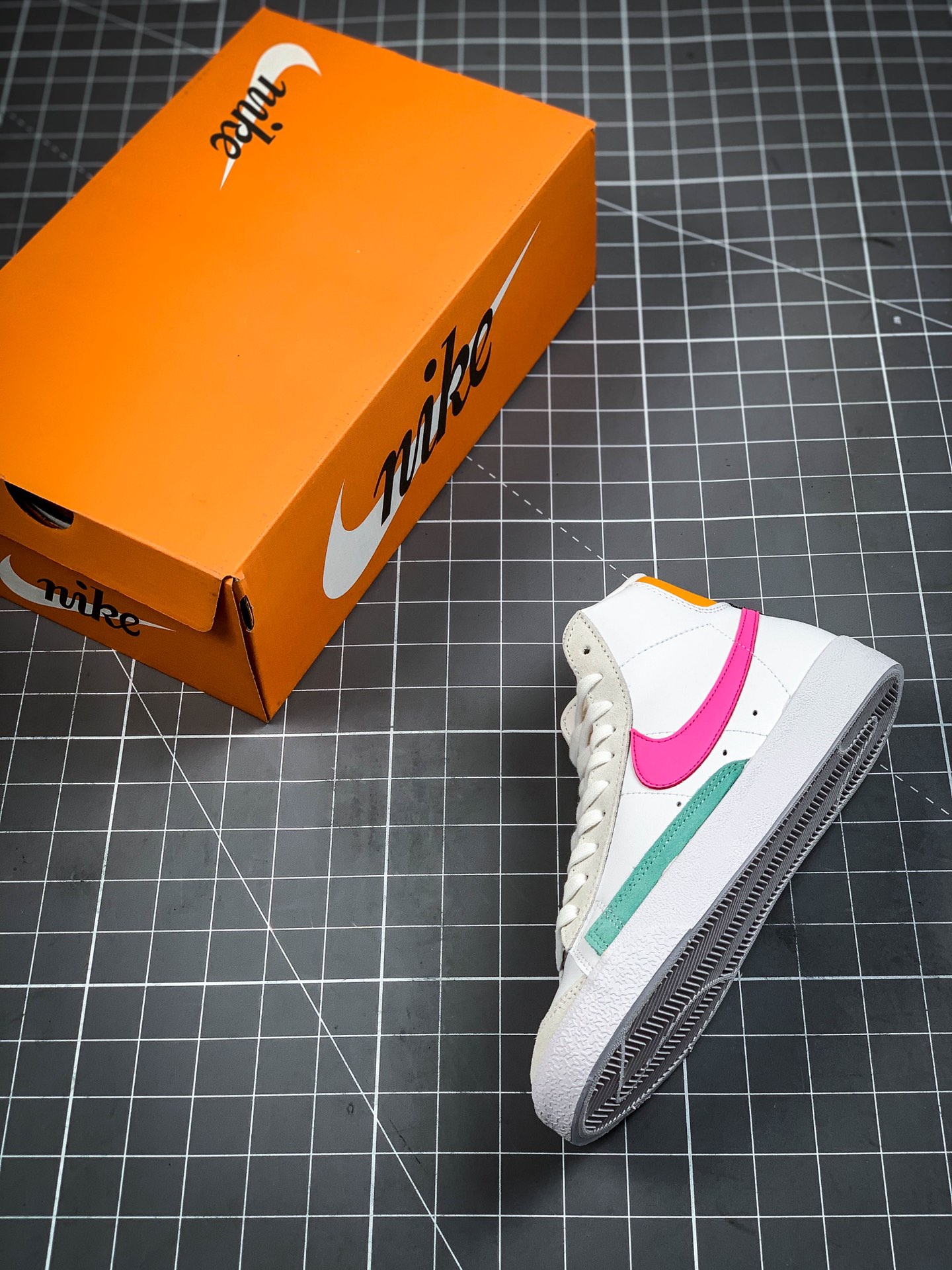 200  Nike Blazer MidVintage'77 白蓝粉 DA4295-100