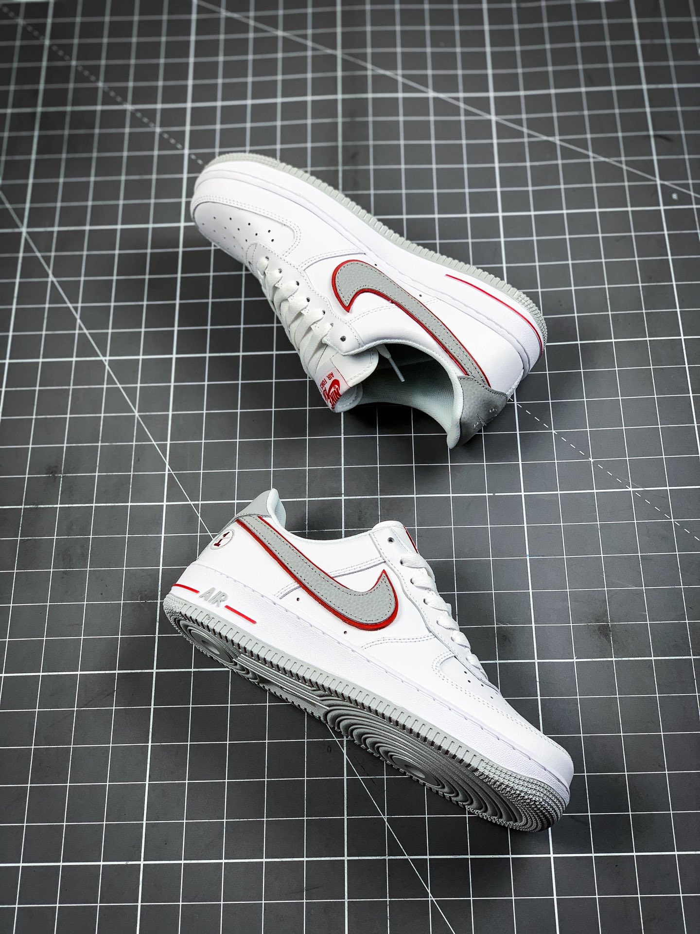 180 【新配色】公司级 Nike Air Force 1 “1号联名” 白灰红 空军一号休闲板鞋CJ1681-101
