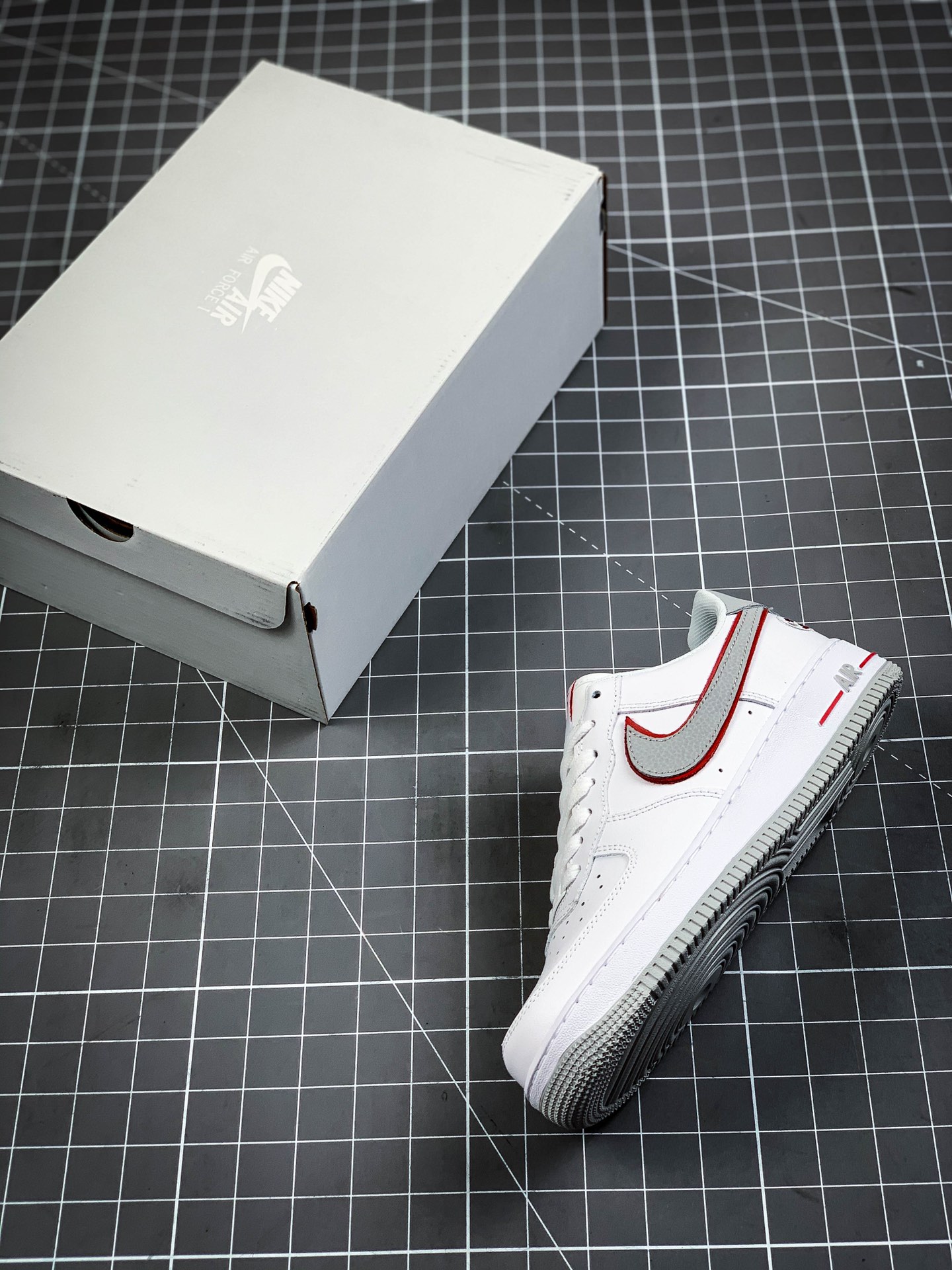 180 【新配色】公司级 Nike Air Force 1 “1号联名” 白灰红 空军一号休闲板鞋CJ1681-101