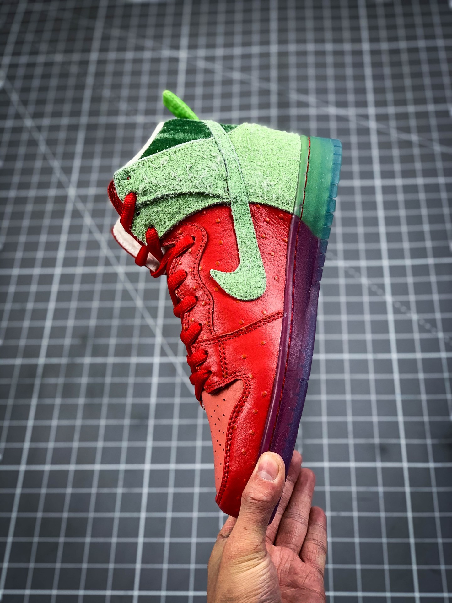 400 纯原版本 Nike SB Dunk high “strawberry cough” 咳嗽草莓 CW7093-600