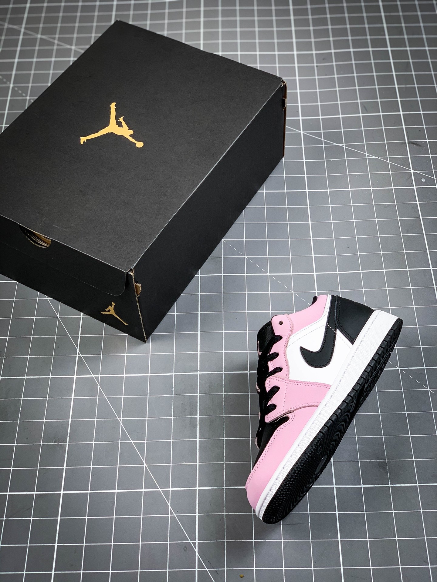 200 Air Jordan 1 Low 黑白粉 AJ1乔1低帮休闲板鞋 554723-601