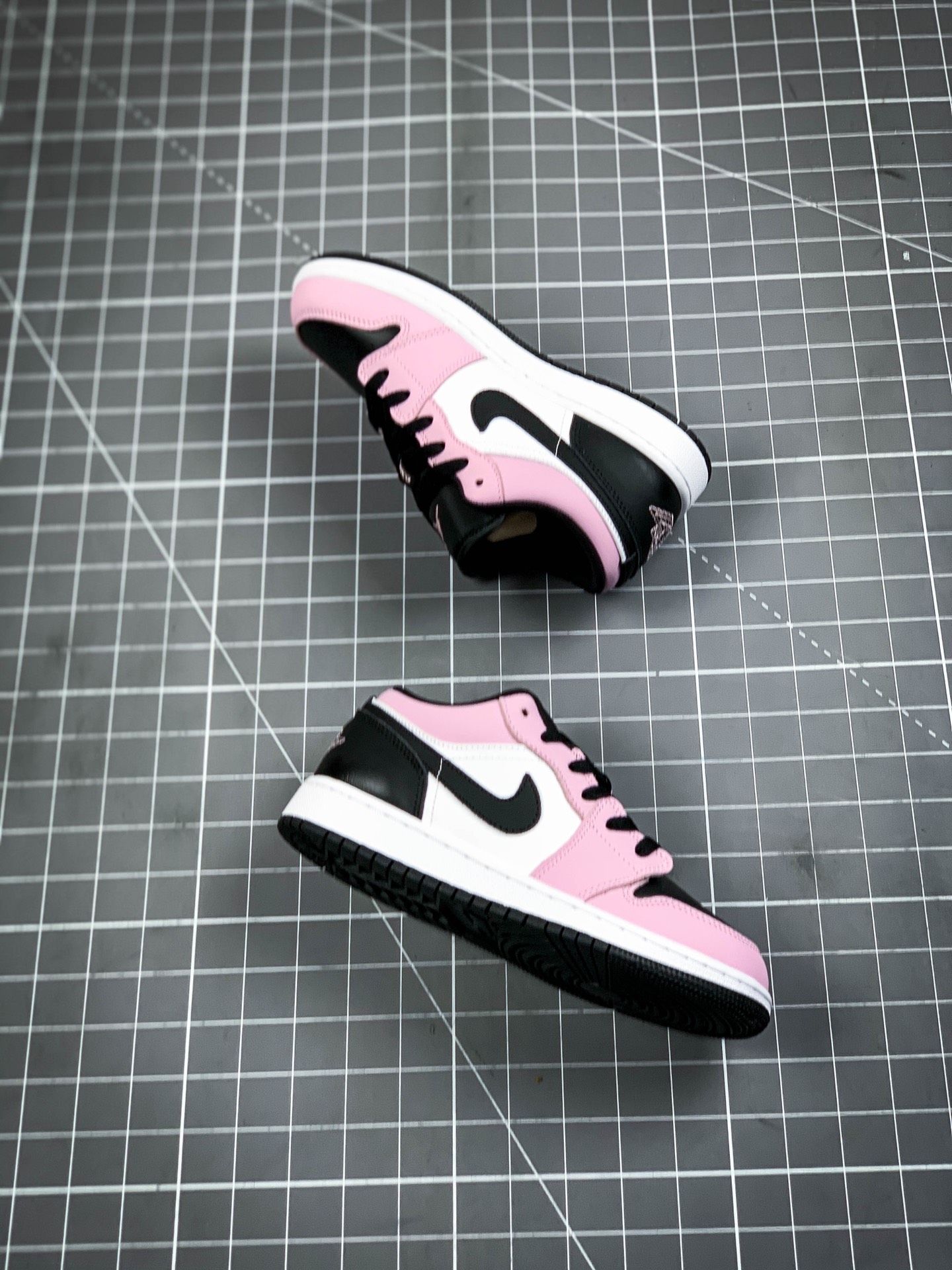 200 Air Jordan 1 Low 黑白粉 AJ1乔1低帮休闲板鞋 554723-601