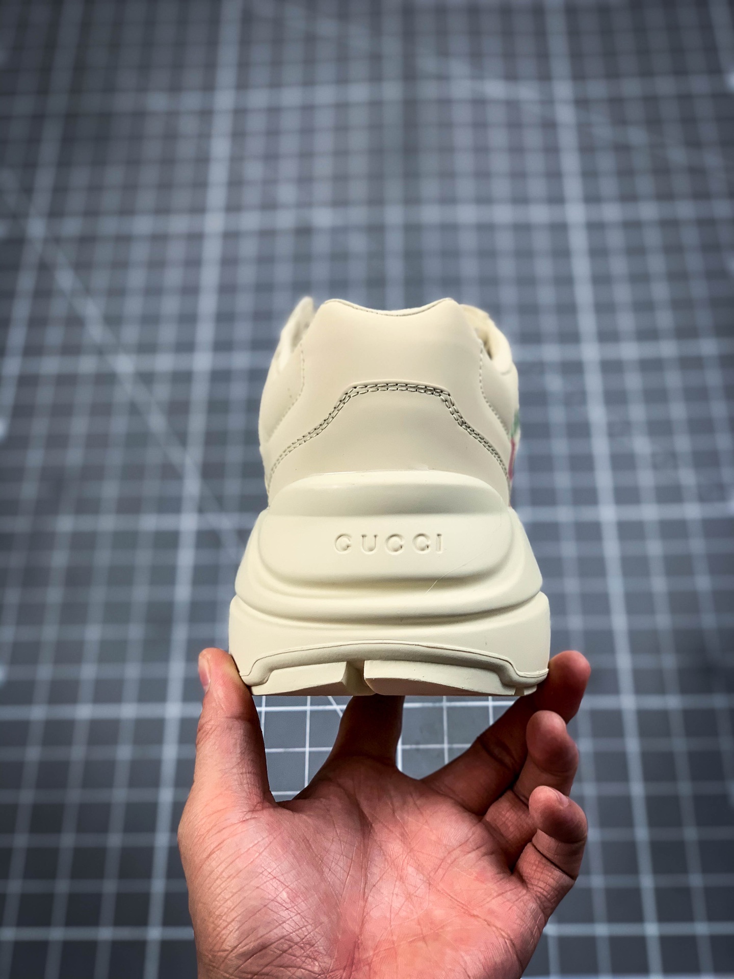 270 Gucci Rhyton Vintage Trainer Sneaker 古驰老爹3D皮革角状复古慢跑鞋 19251