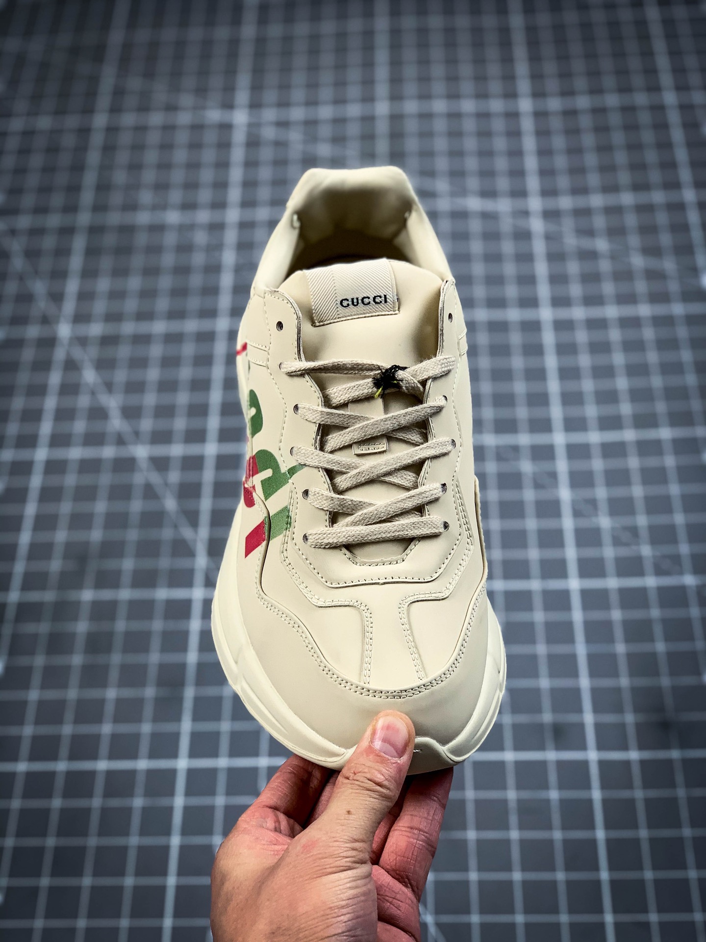 270 Gucci Rhyton Vintage Trainer Sneaker 古驰老爹3D皮革角状复古慢跑鞋 19251