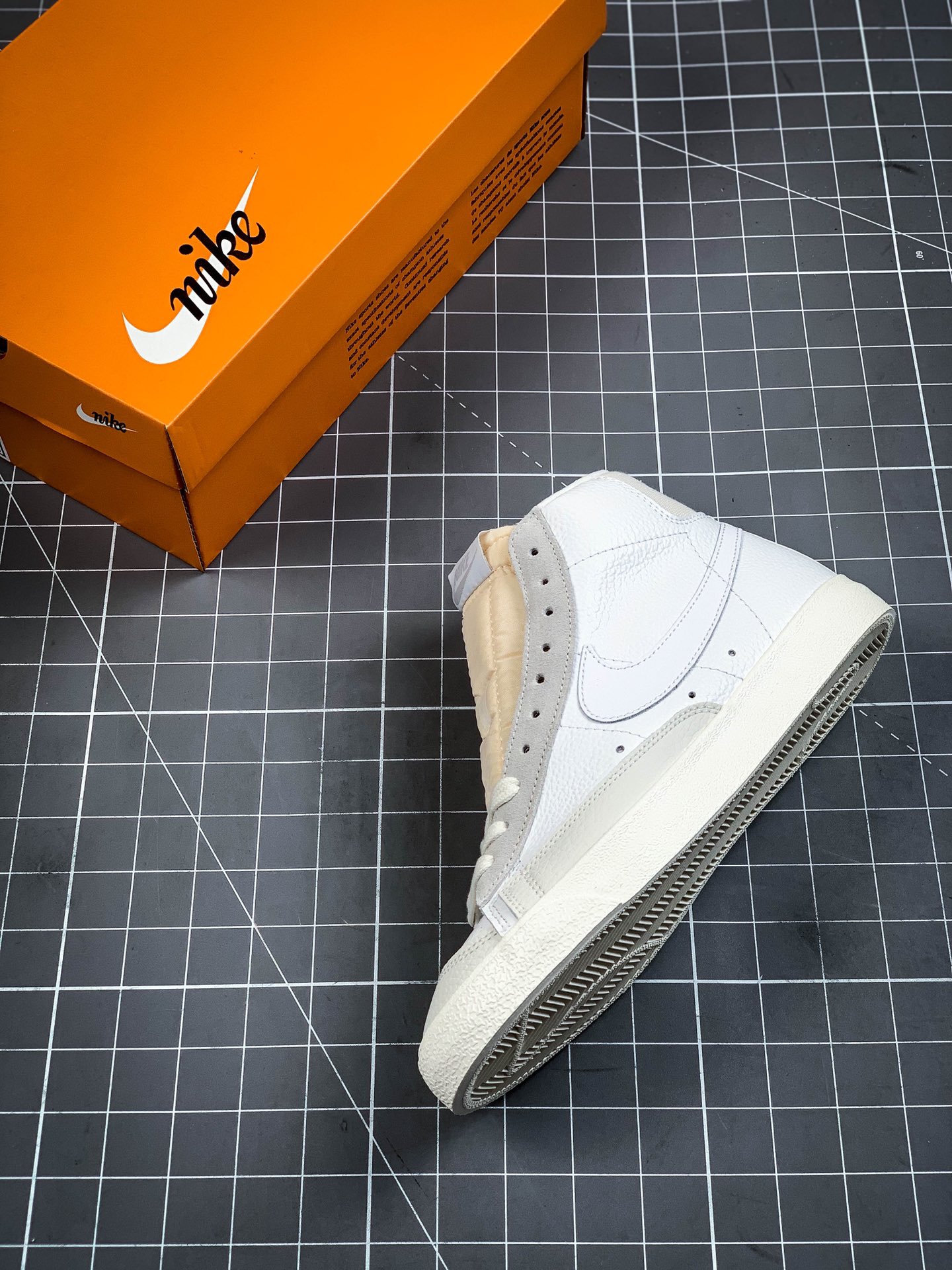 190 耐克开拓者高帮板鞋  Nike BLAZER MID’77 SS 2020秋季新款运动鞋高帮板鞋 CW7583-100