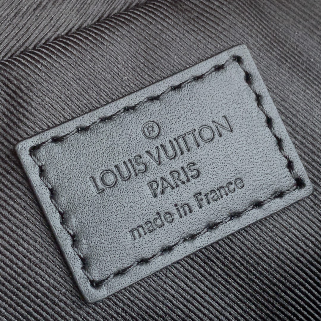Louis Vuitton LV Duo 图案压纹邮差包 M69827