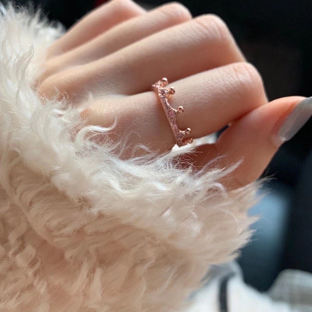 NO:574374,- Crown / The sweetest ring is really white. It is suitable for stacking. It satisfies every girl's heart and princess dream. This is simply the ring of Disney's fugitive princess. It is more beautiful in real life. It is very delicate and white. Her Royal Highness's ring is right. This ring is very suitable for stacking. Pandora ring, ring19860909- 皇冠 / 最甜的戒指真的好显白 适合叠戴 满足一切少女心和公主梦 这简直是迪士尼在逃公主的戒指吧 实物更美 很精致很显白 公主殿下的戒指没错了 这款很适合叠戴,潘多拉戒指,ring,Jewelry