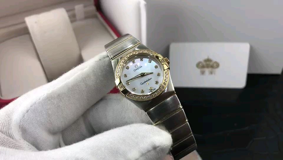 Omega 皇家 欧米茄星座系列镶钻女表视频欣赏