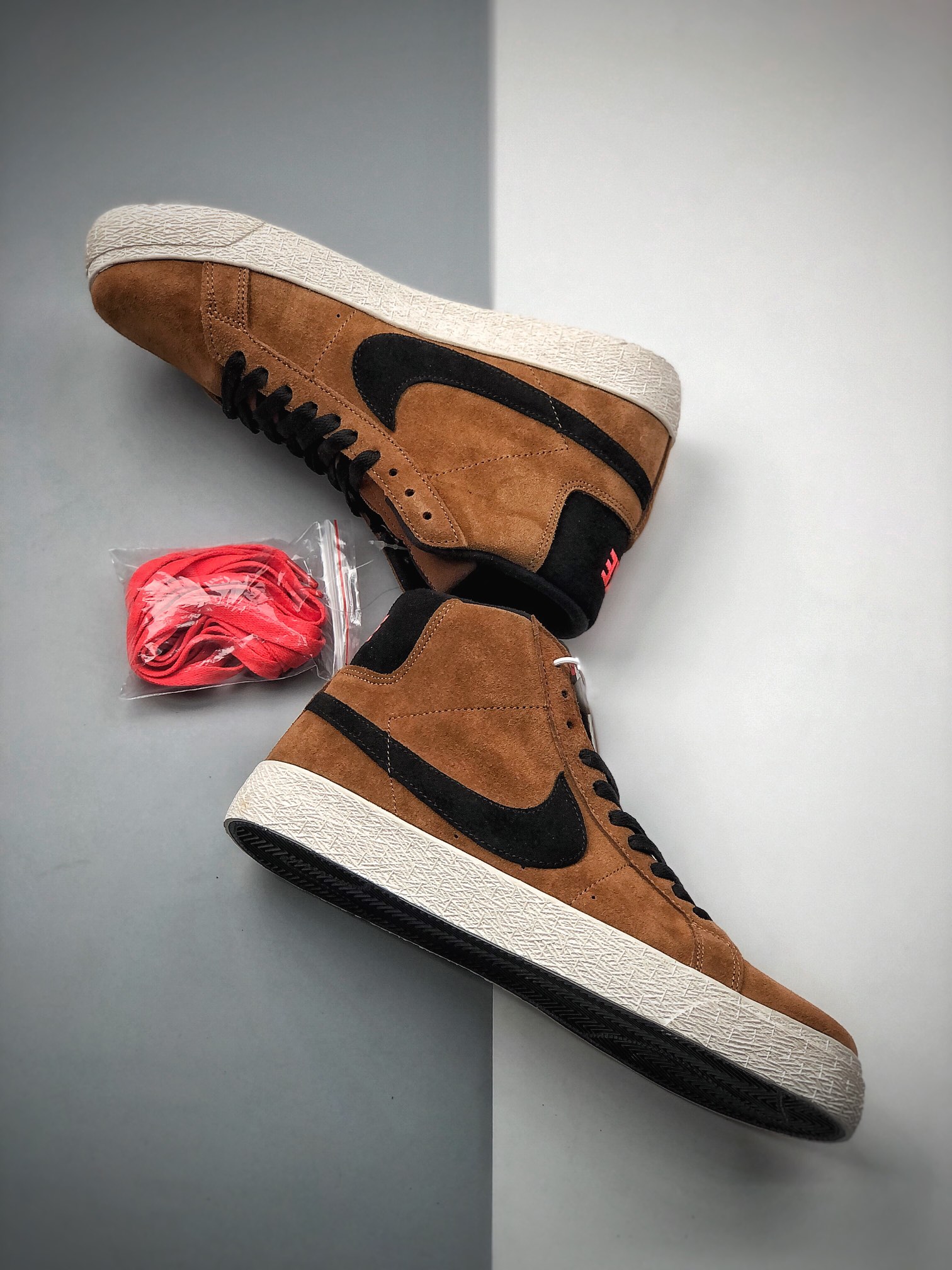 180  Nike SB Blazer Mid 经典开拓者木屑纹中帮百搭休闲运动板鞋 864349-202