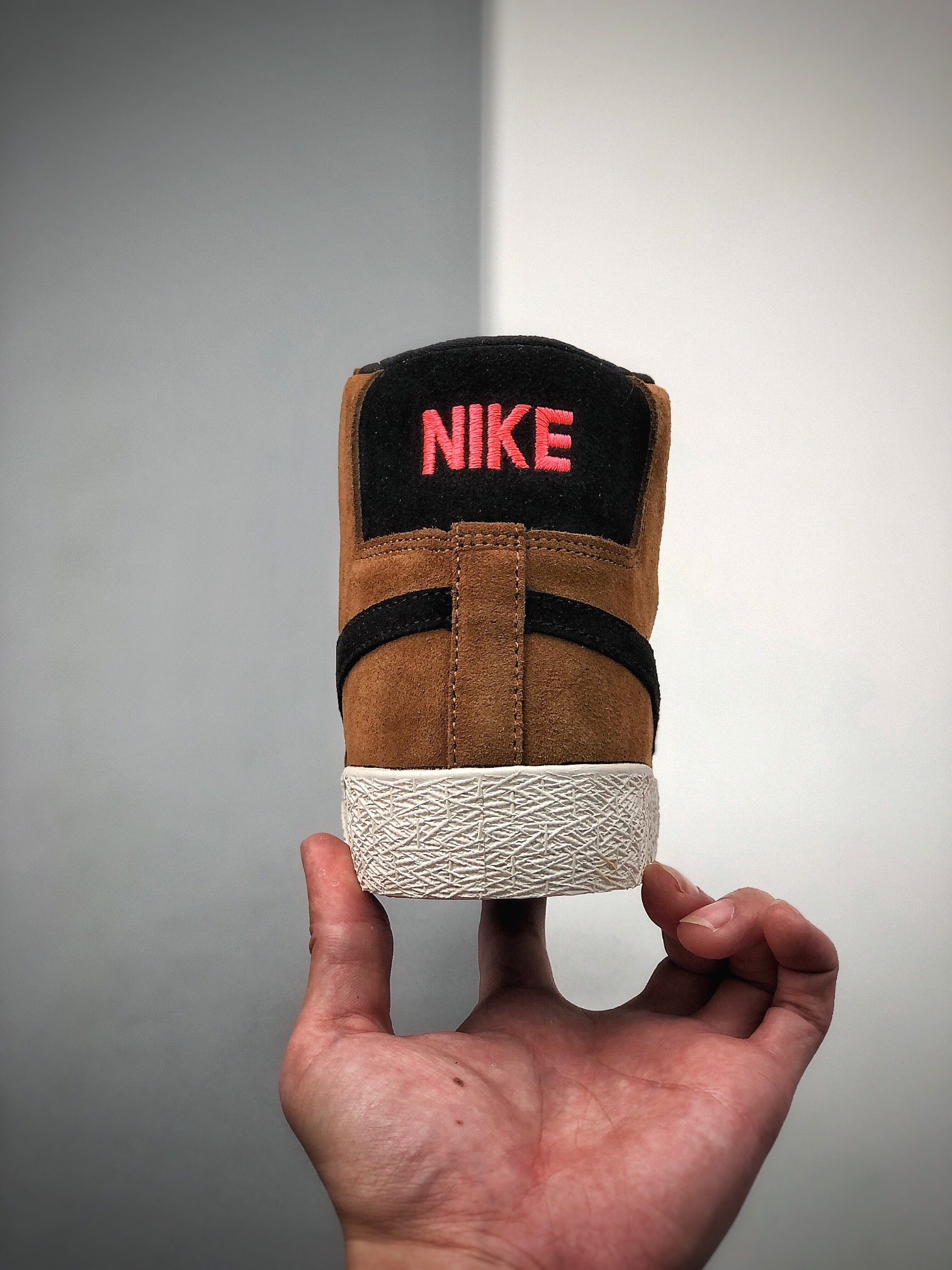 180  Nike SB Blazer Mid 经典开拓者木屑纹中帮百搭休闲运动板鞋 864349-202
