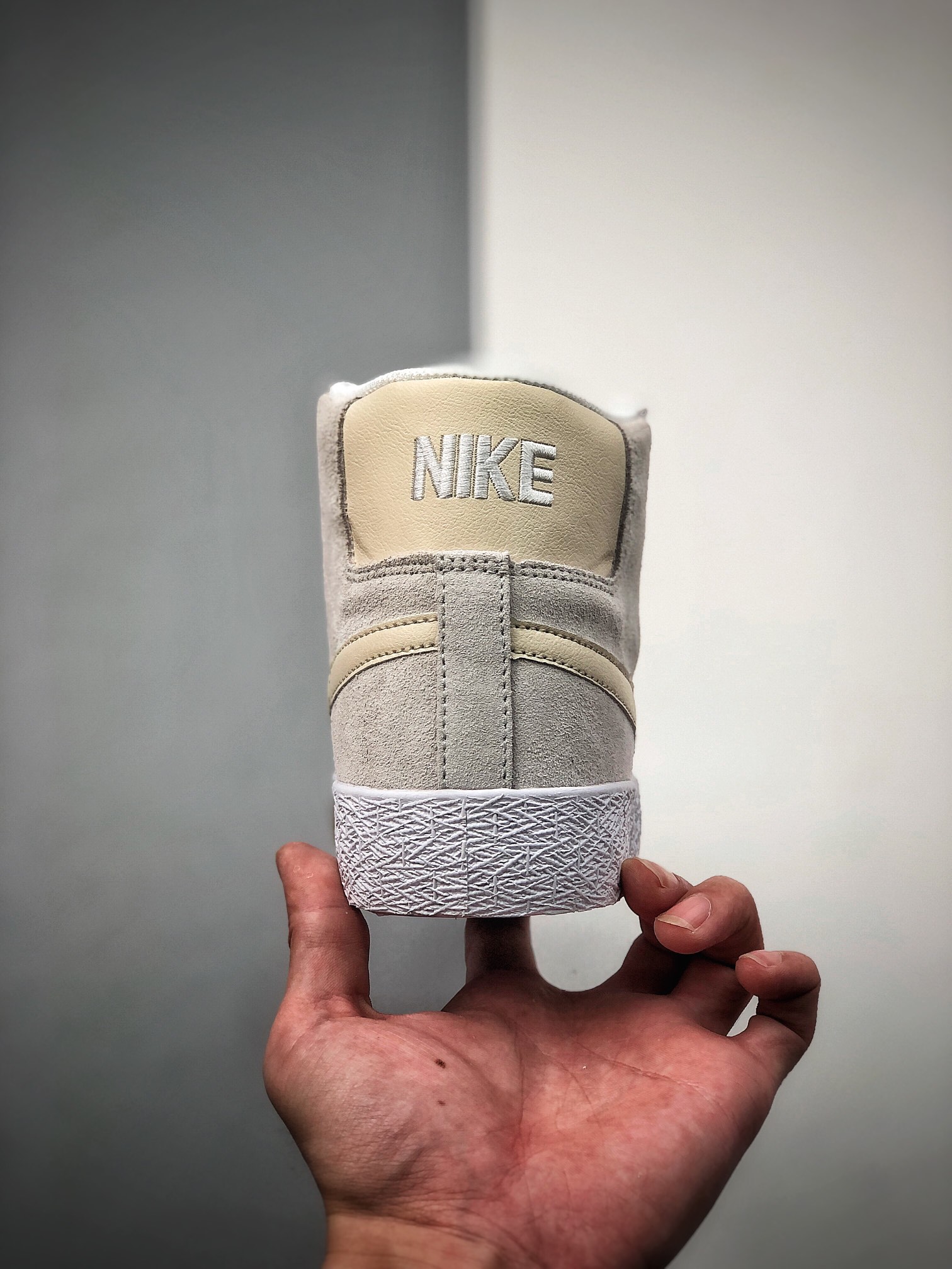 180 耐克Nike SB Blazer Mid 经典开拓者木屑纹中帮百搭休闲运动板鞋 货号：864349-005