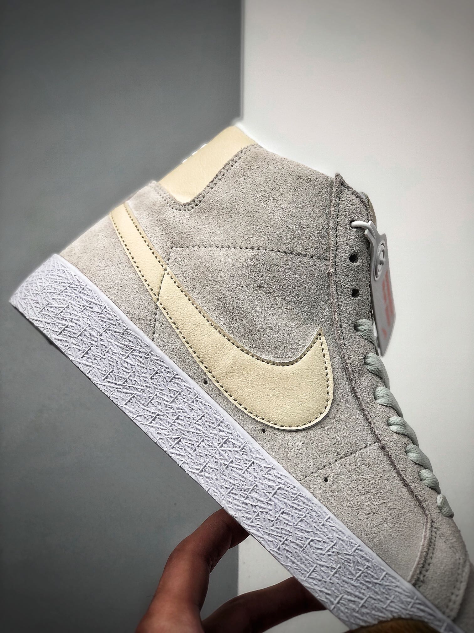 180 耐克Nike SB Blazer Mid 经典开拓者木屑纹中帮百搭休闲运动板鞋 货号：864349-005