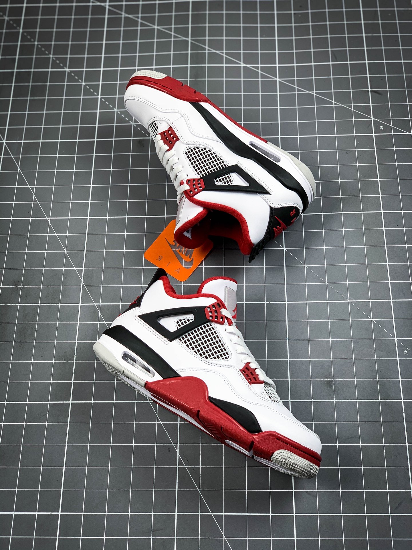 400 Air Jordan 4 Retro AJ4/乔4代中帮复古休闲运动文化篮球鞋 DC7770-160