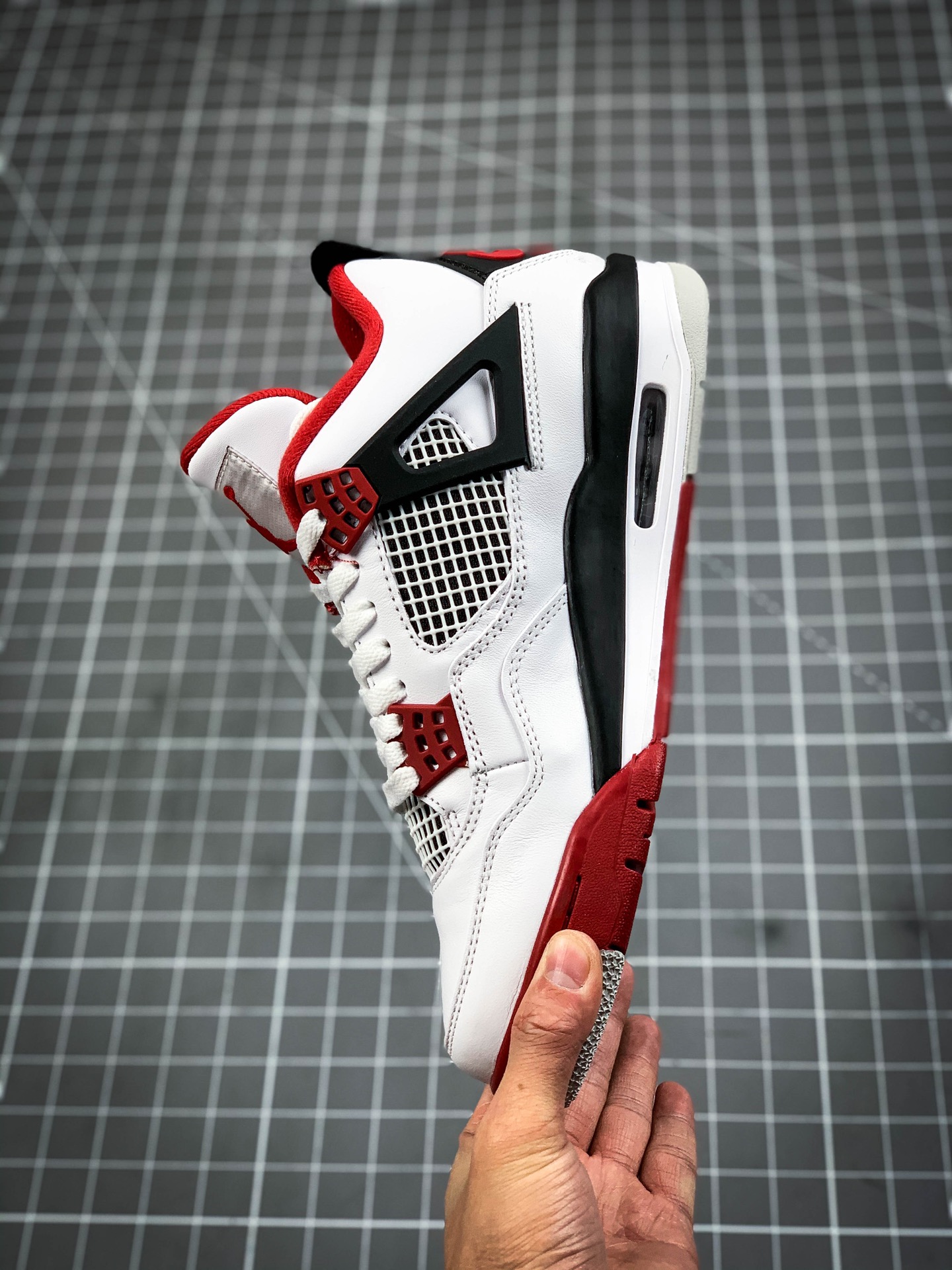 400 Air Jordan 4 Retro AJ4/乔4代中帮复古休闲运动文化篮球鞋 DC7770-160