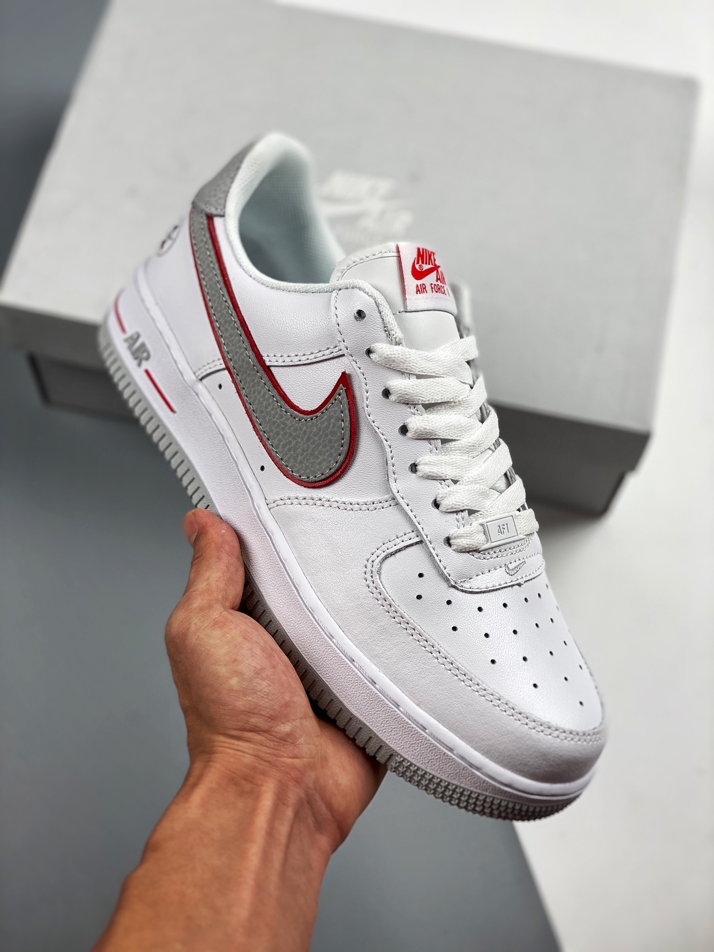 Force 1 Low 07 "Houston City League gris y rojo" edición personalizada conjunta. La parte superior está hecha de cuero …