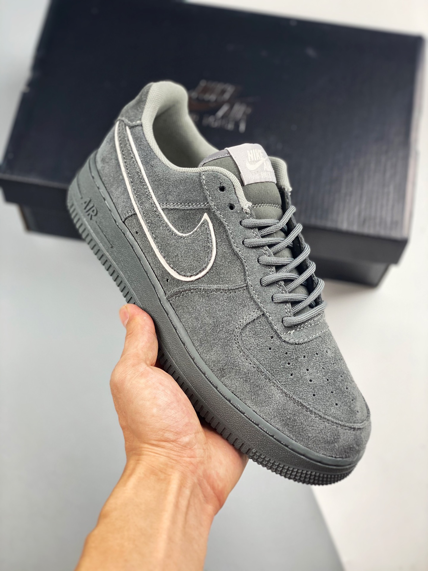 Air Force 1 '07 de gamuza gris, horma original, datos originales en papel, primer lanzamiento con fotos reales. Incorpo…