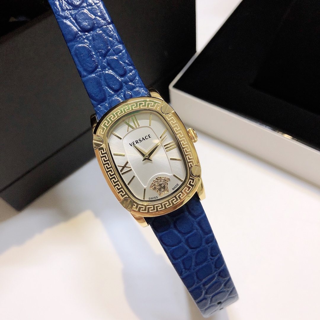 范思哲 VERSACE 新款时尚女表 表径29mm，原装进口石英机芯，表盘内嵌入条丁刻度，6字位美杜莎头像，表壳外圈饰有希腊回纹，壳身侧面及表带饰有VERSACE字样