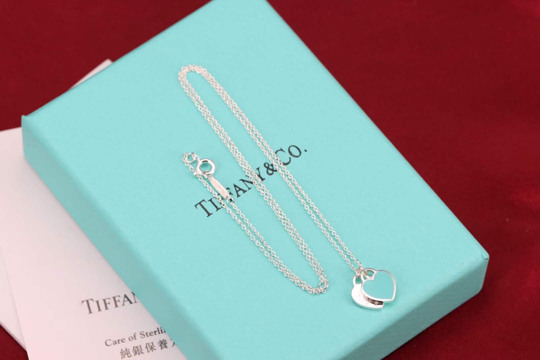 Tiffany & Co. Tiff… 双桃心项链流行的蒂芙尼主题 的Tiffany蓝 永远是众人瞩目的焦点