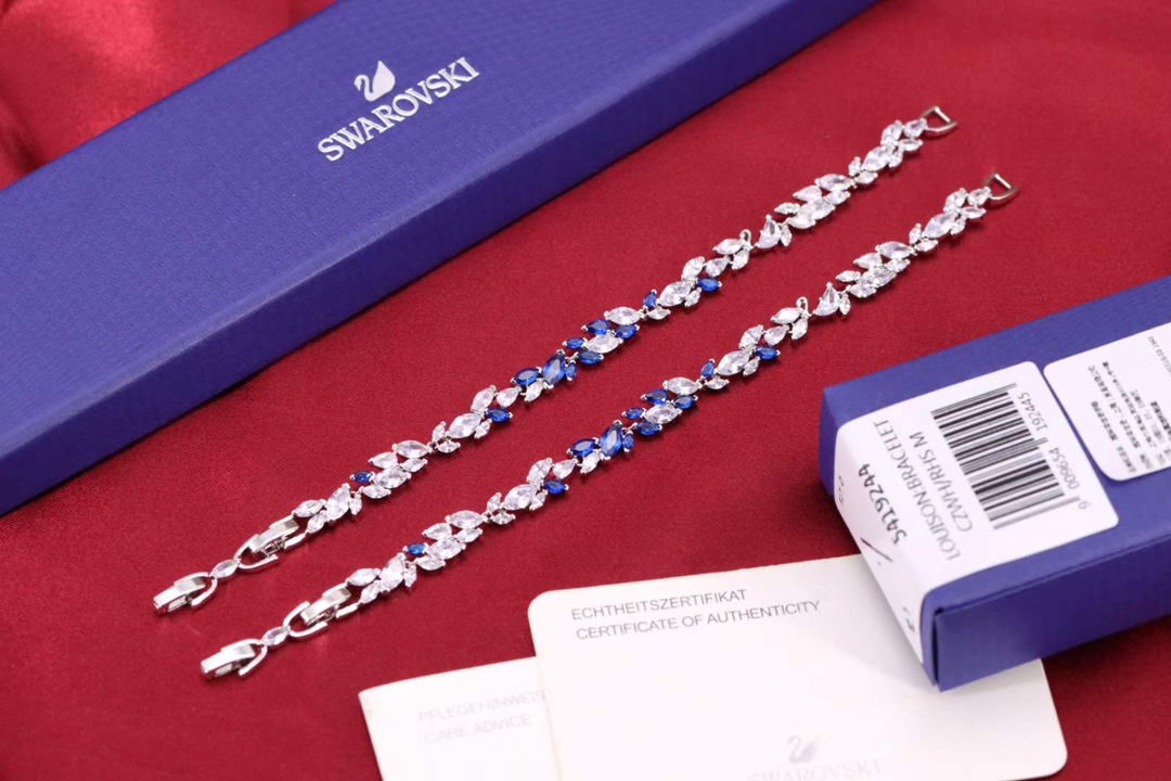 Swarovski Silver Blue Diamond Swan Leaf Bracelet: Winter-Inspired Radiant Design with Platinum Plating - 图片 4