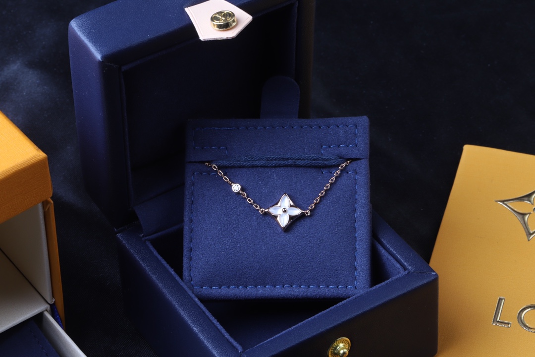 Louis Vuitton Diamond Monogram Flower Bracelet - Comprehensive 2