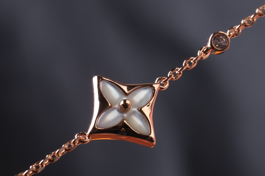 Louis Vuitton Diamond Monogram Flower Bracelet - Comprehensive 4