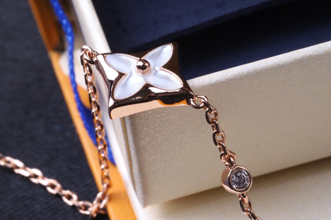 Louis Vuitton Diamond Monogram Flower Bracelet - Comprehensive 3
