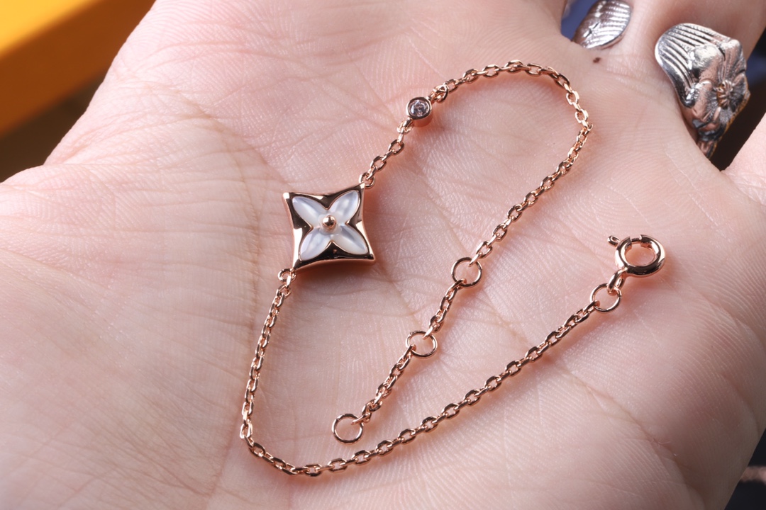 Louis Vuitton Diamond Monogram Flower Bracelet - Comprehensive