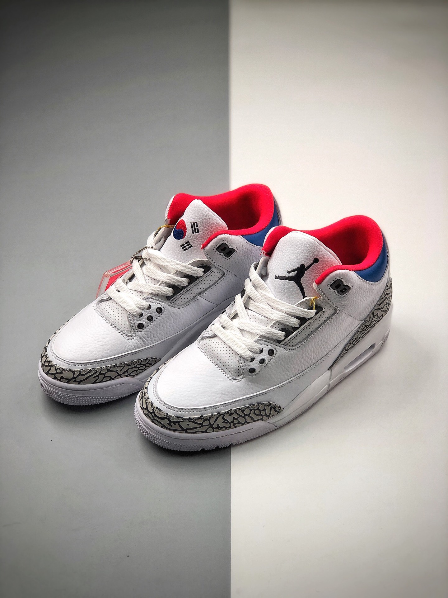 280  公司级「C4」性价比稳定版本Air Jordan 3 SE Denim”Seoul”首尔AJ3 乔3原厂数据 最新原厂底模 原厂纸板 进口”头层皮”荔枝纹，经典复刻 完美鞋型 正确大底色卡，飞人刺绣精细。 货号：AV8370-100 尺码：36 36.5 37.5 38 38.5 39 40 40.5 41 42 42.5 43 44 44.5 45 46