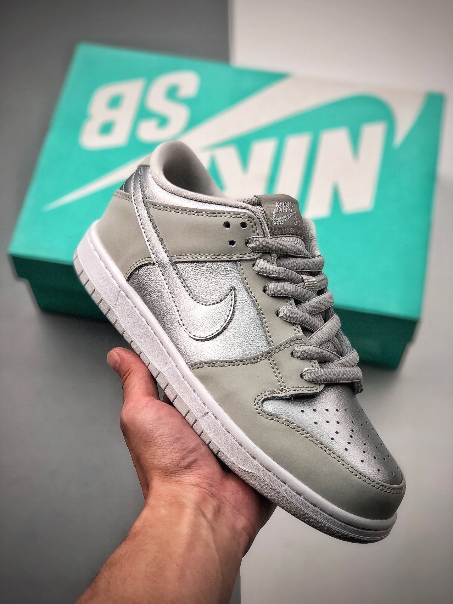NK Dunk SB gris plata color clásico de año original, material de cuero original con dispositivo de airbag Sole incorpor…