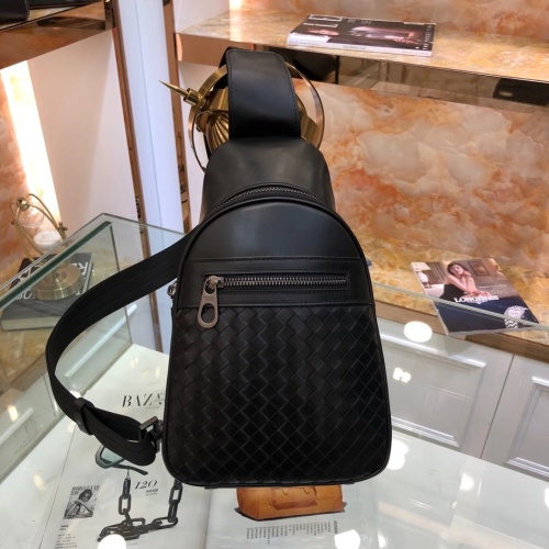 Bottega Veneta Men's Leather Chest Bag, Stylish and Functional 1 Bottega Veneta Men's Leather Chest Bag, Stylish and Functional