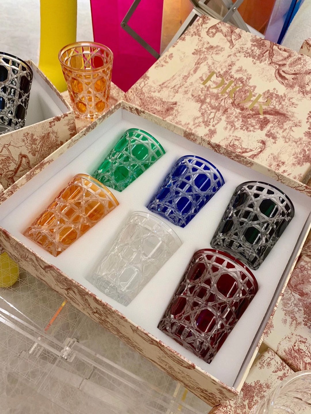 Dior水晶杯 杯控速来 家具系列全网 让生活更有仪式感 2000➕入手 手工雕刻棱纹 简直不要太美 喝水 喝咖啡 喝酒 2