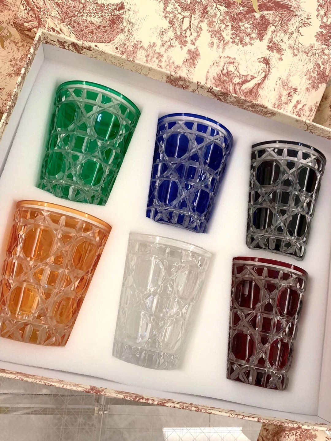 Dior水晶杯 杯控速来 家具系列全网 让生活更有仪式感 2000➕入手 手工雕刻棱纹 简直不要太美 喝水 喝咖啡 喝酒 3