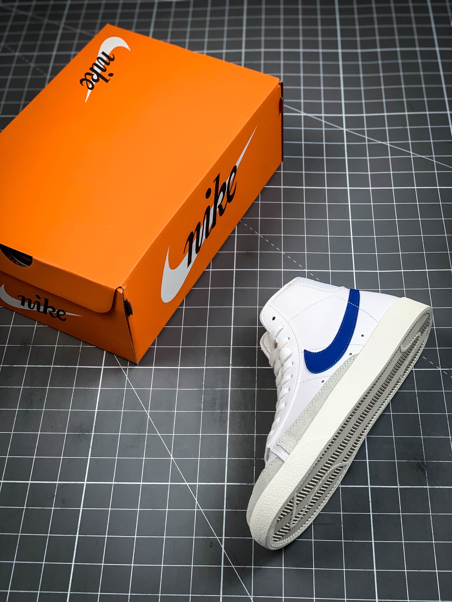 160 Nike Blazer Mid 77 Vintage 耐克 开拓者高帮休闲板鞋 BQ6806-103