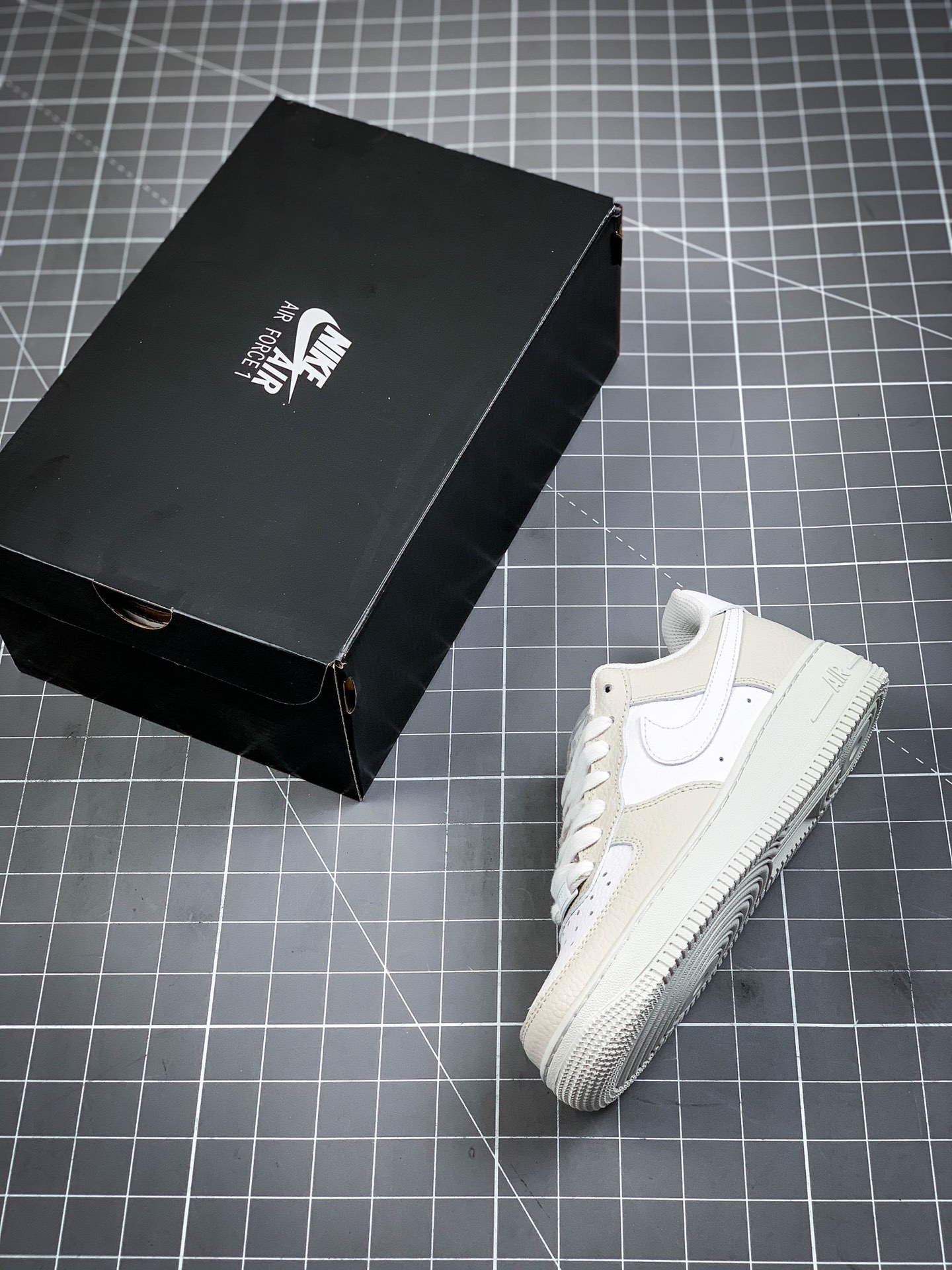 200 Nike Air Force 1 空军一号低帮休闲运动板鞋 DC1165-001