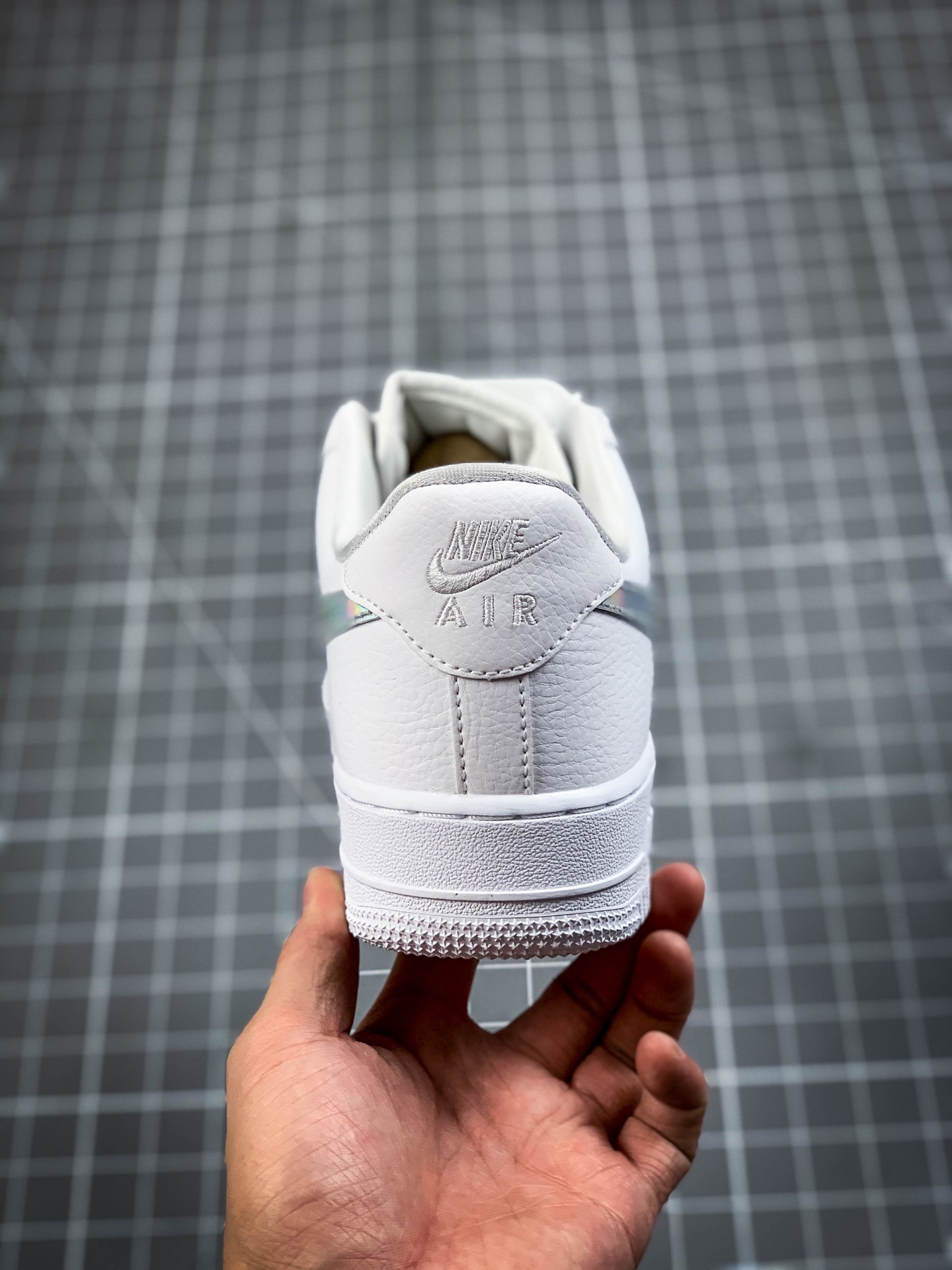 200 Nike Air Force 1 Low WMNS 镭射风格 CJ1646-100
