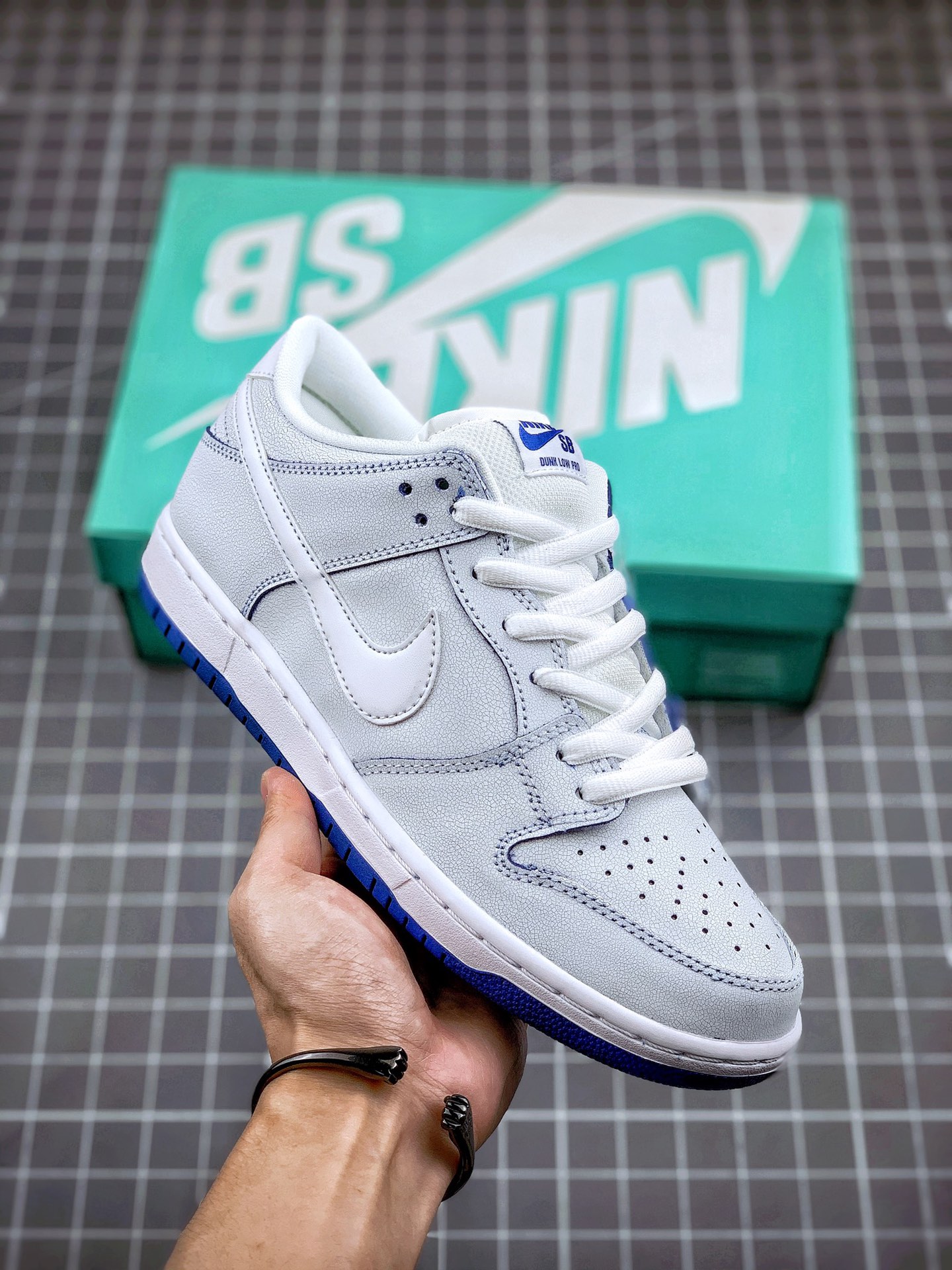 NK SB DUNK LOW # # #SB DUNK # Taglia 36 36.5 37 38 38.5 39 40 40.5 41 42 42.5 43 44 44.5 45 46 47.5