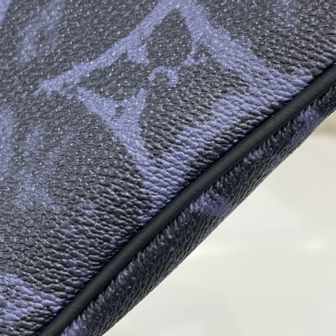 Louis Vuitton LV Discovery Belt Bags & Fanny Packs Black Blue M57276