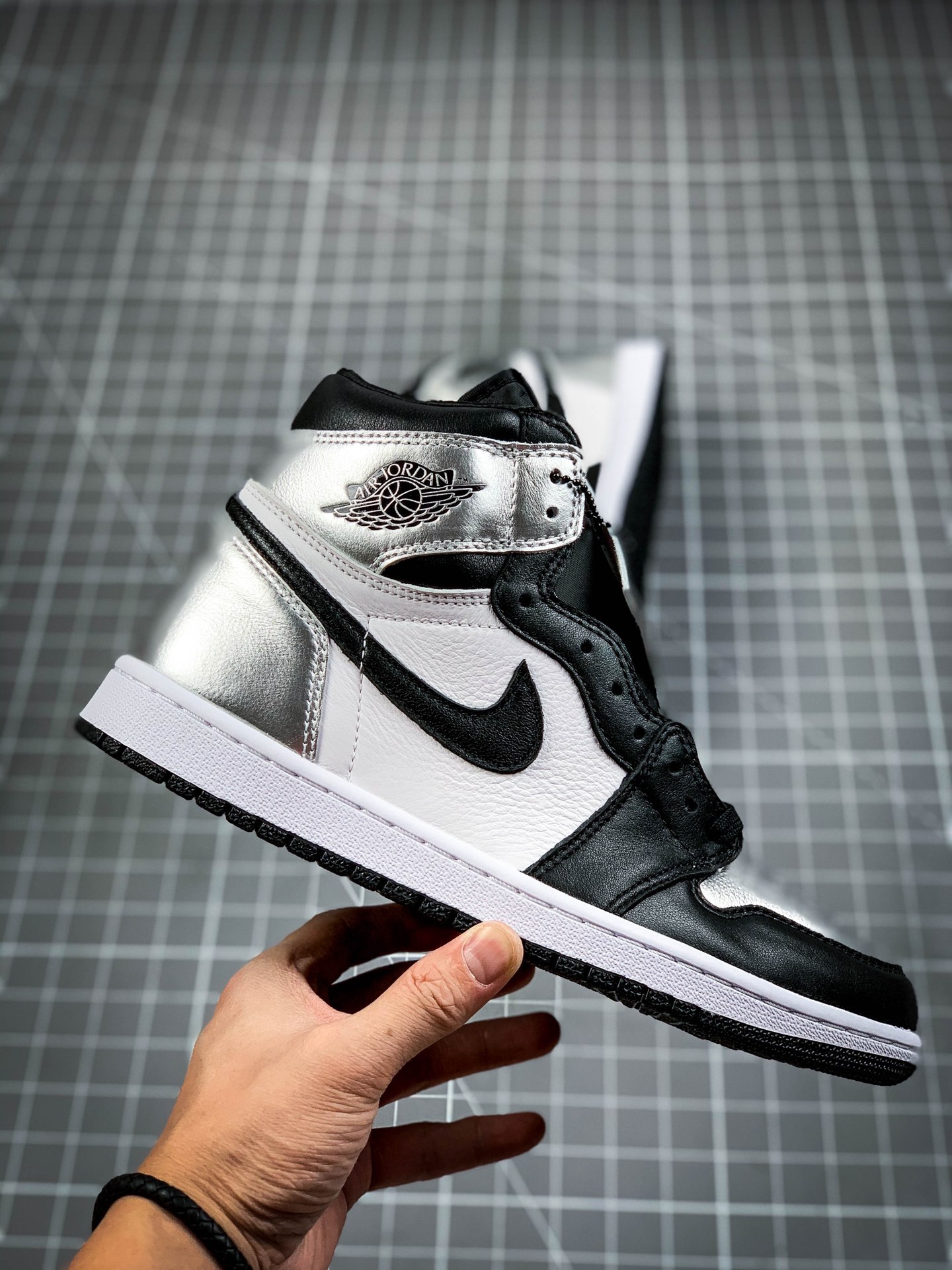 300 乔丹/Air Jordan aj1 乔丹1代 乔1高帮Air Jordan 1 High OG WMNS “Silver Toe”CD0461-001