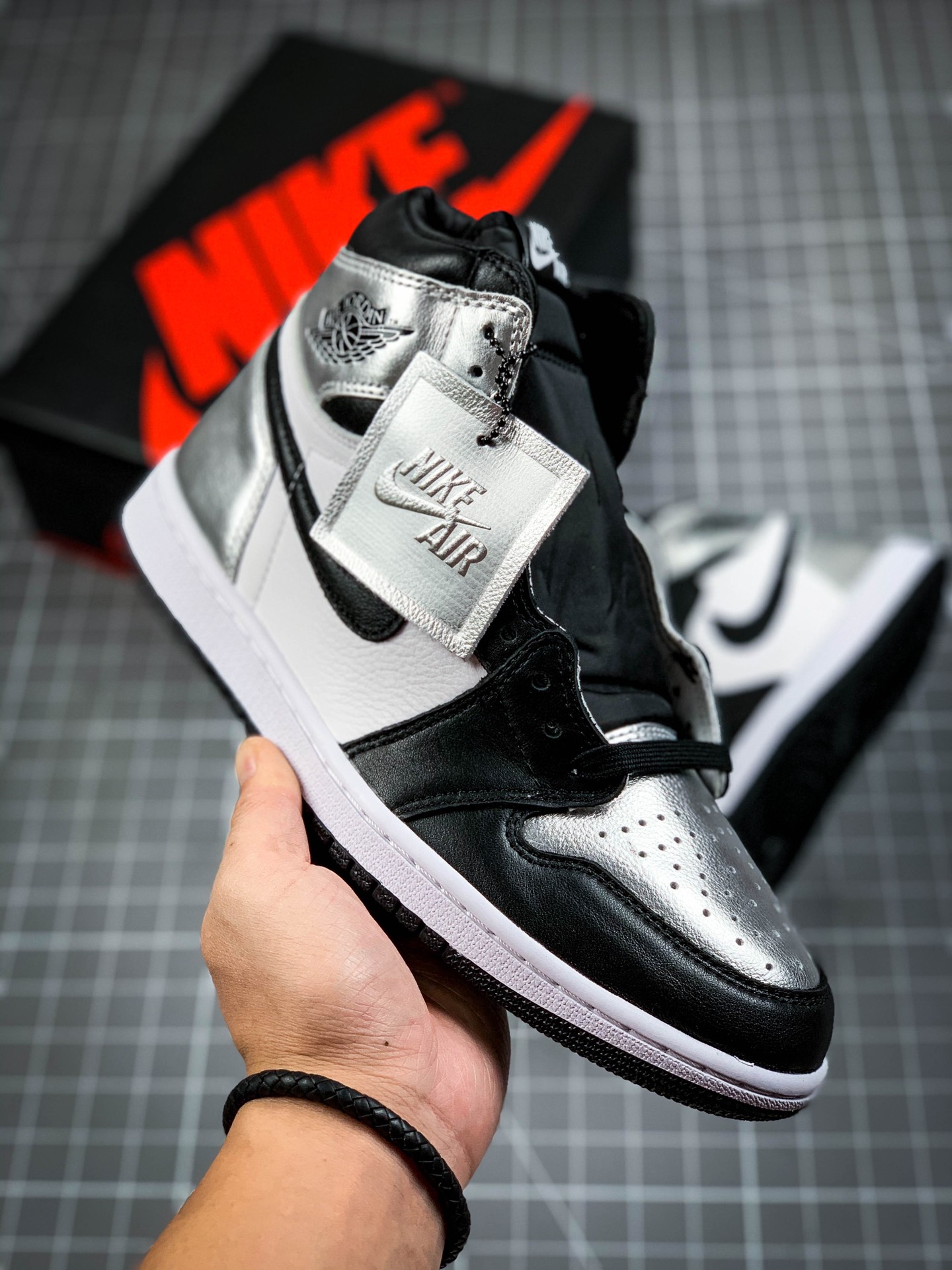 300 乔丹/Air Jordan aj1 乔丹1代 乔1高帮Air Jordan 1 High OG WMNS “Silver Toe”CD0461-001